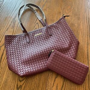 NWOT Elegant FAUX Leather Woven Burgundy Tote Bag and Wallet Set. Size OS